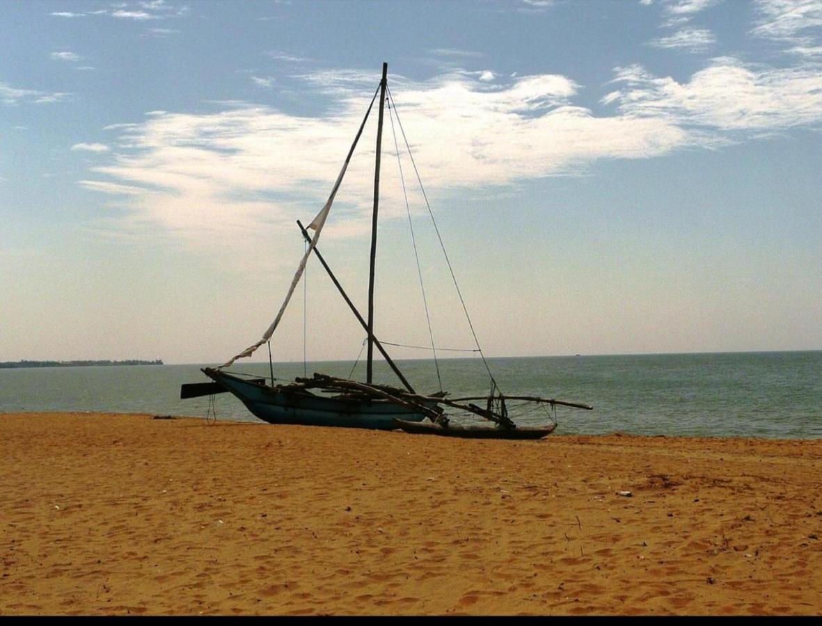 Hotel Silver Sands Negombo Exterior photo
